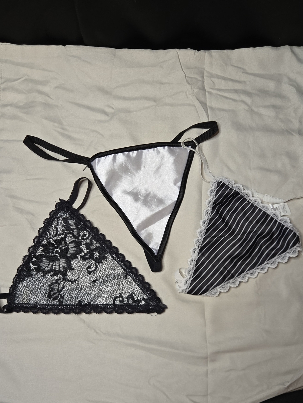 S/M Frederick's of Hollywood Black and White Triangle Lingerie Trio